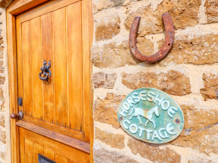 Horseshoe Cottage nr Hook Norton, Warwickshire. Two-bedroom home with woodburning stove. Near a pub.