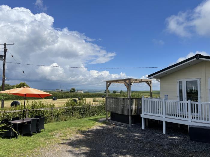 Mountain View Lodge in Tavernspite near Whitland in Pembrokeshire, dog-friendly, decking, 3bedrooms.