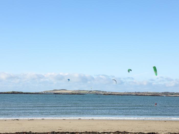 Arkoo, Rhosneigr