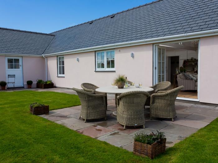 Lligwy Beach Cottage, Moelfre