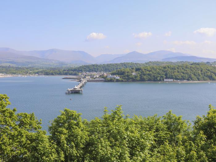 Nyth y Fran, Menai Bridge