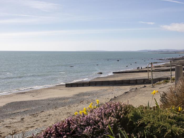 The Towers Llyn, Criccieth