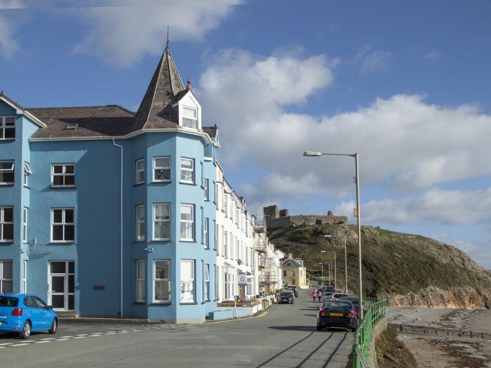 The Towers Llyn, Criccieth