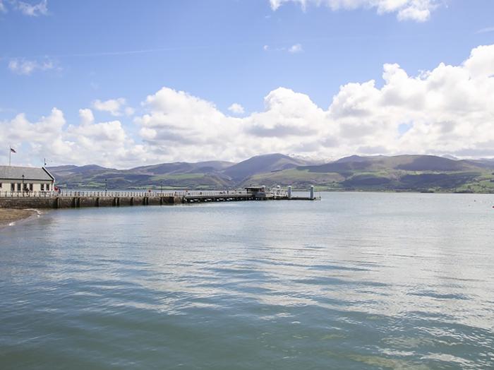 Tri Raglan Mawr, Beaumaris