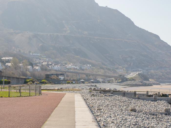 2 Hwyrfryn Stables, Penmaenmawr