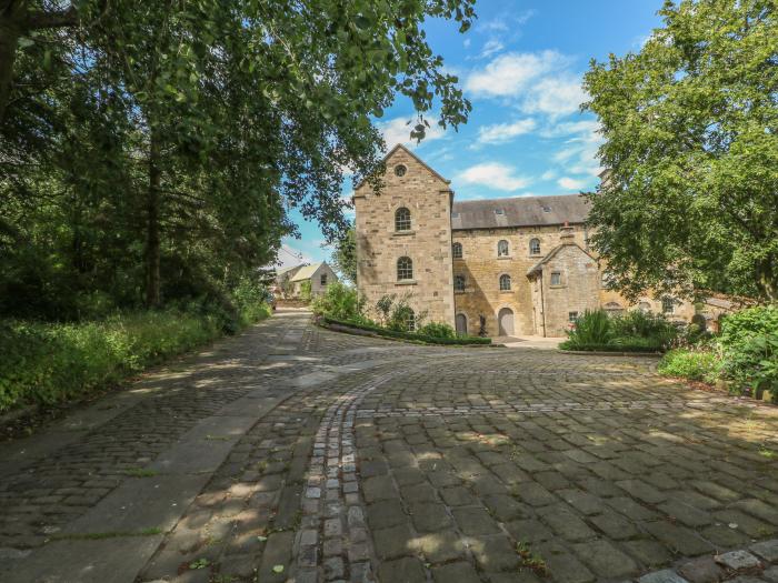 Lacewood, Longnor