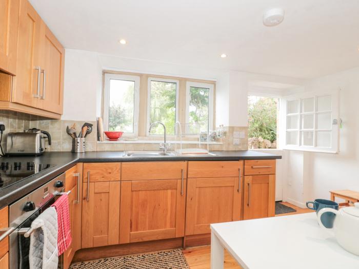 13 Abbey Cottages, Montacute, Somerset. Close to amenities. Off-road parking. Gardens. Pet-friendly.