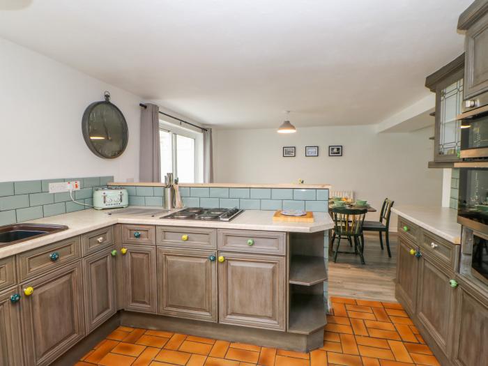 Ivy Cottage in Ingleton, County Durham. Dog-friendly. Enclosed rear garden. WiFi and three bedrooms.