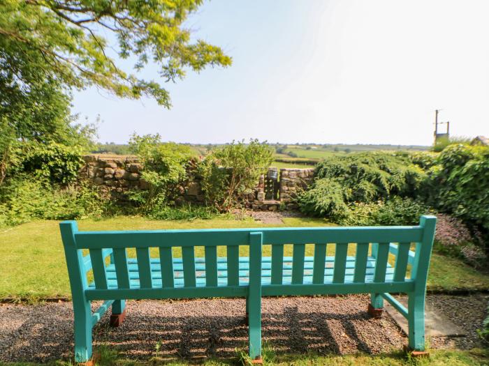 Ivy Cottage in Ingleton, County Durham. Dog-friendly. Enclosed rear garden. WiFi and three bedrooms.