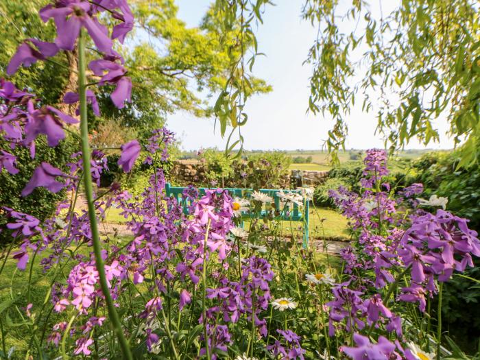 Ivy Cottage in Ingleton, County Durham. Dog-friendly. Enclosed rear garden. WiFi and three bedrooms.