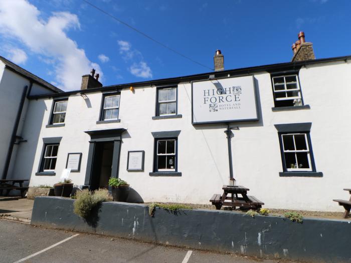 Ivy Cottage in Ingleton, County Durham. Dog-friendly. Enclosed rear garden. WiFi and three bedrooms.