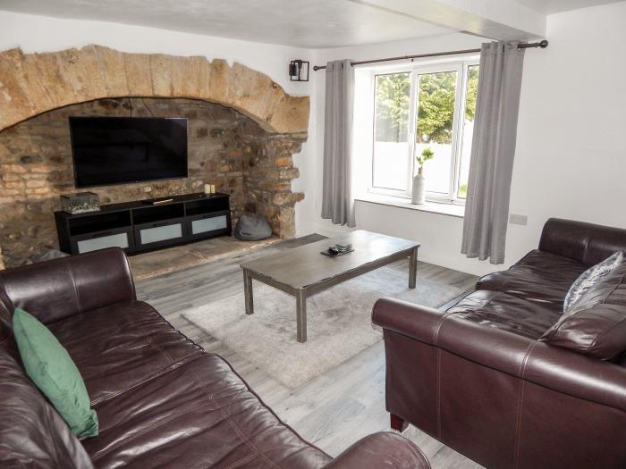 Ivy Cottage in Ingleton, County Durham. Dog-friendly. Enclosed rear garden. WiFi and three bedrooms.