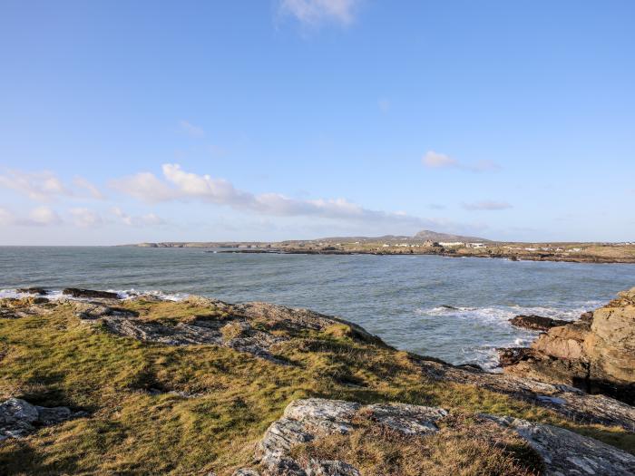 Bryniau, Trearddur Bay