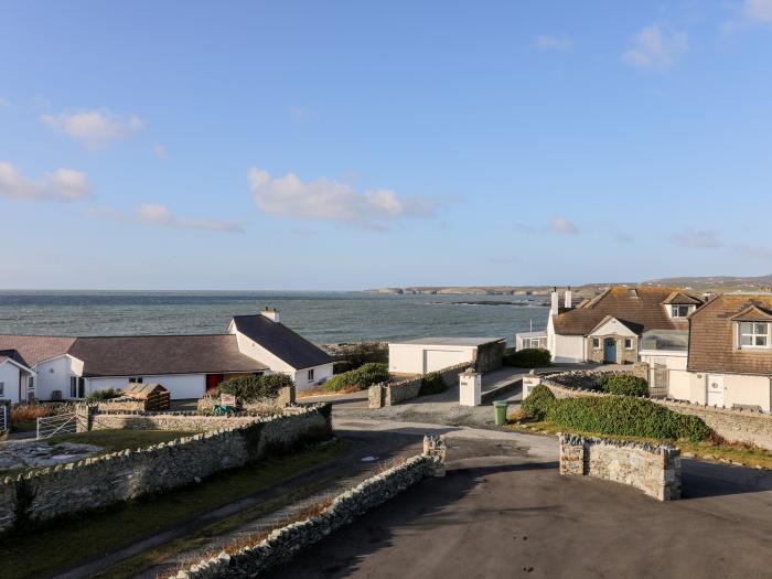 Bryniau, Trearddur Bay