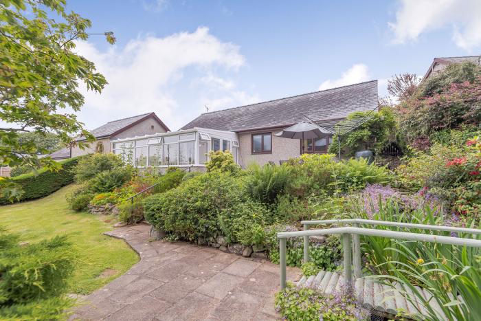 8 Glan Ysgethin, Barmouth