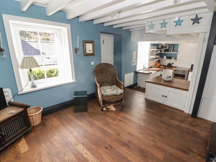 Patty's Cottage, Little Haven, Sir Benfro. character. One bedroom. Two floors. Washing machine