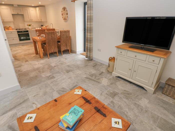 The Granary St Brides Major, Vale of Glamorgan, pet-friendly, garden with hot tub, off-road parking