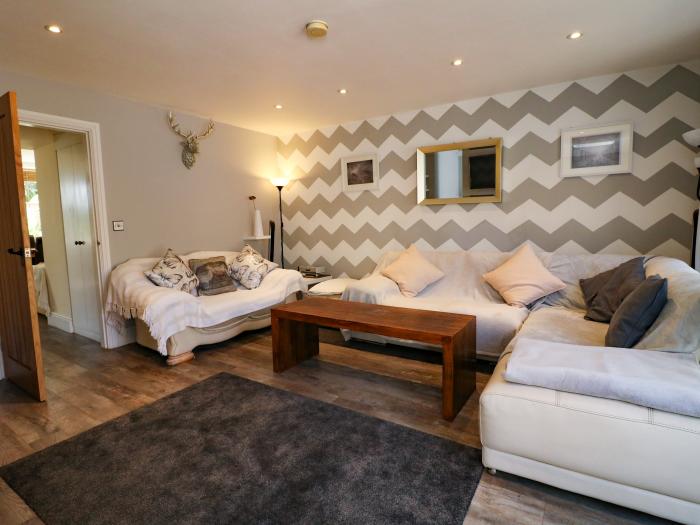 2 Snape Hill, Dronfield