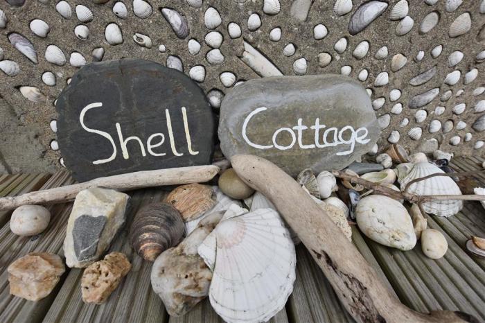 Shell Cottage in Fishguard, Pembrokeshire. 3 bedrooms. Dog-friendly. Close beach and coast. Barbecue