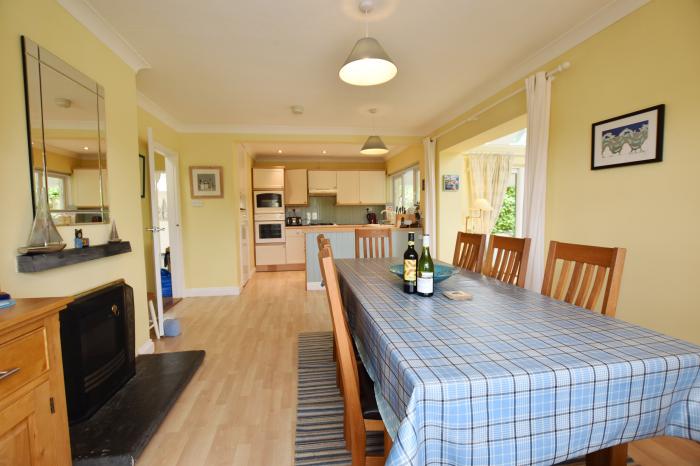 Glan Helyg in Newport, Pembrokeshire. Garden with a barbecue. One dog. Near a beach. Family-friendly