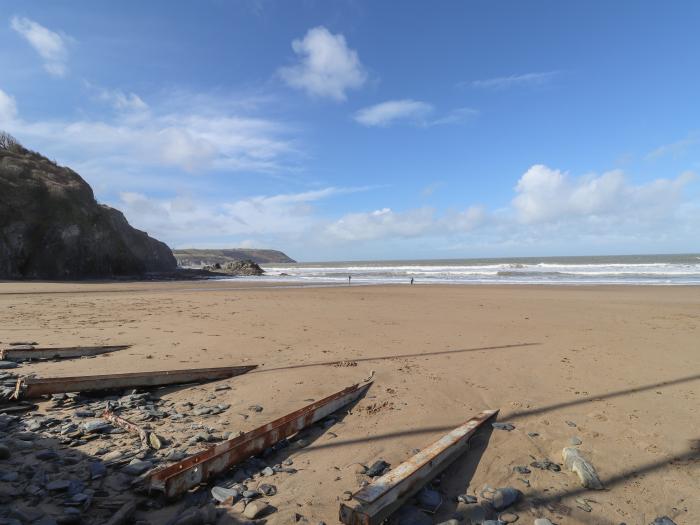 Delyn Aur, Tresaith