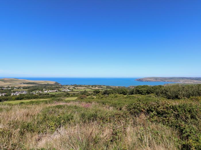 Ty Canol is in Mathry, Pembrokeshire. 2 bedrooms. Dog-friendly. Close to Pembrokeshire National Park