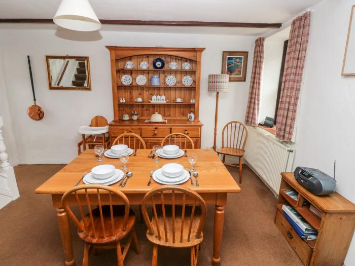 Ty Canol is in Mathry, Pembrokeshire. 2 bedrooms. Dog-friendly. Close to Pembrokeshire National Park