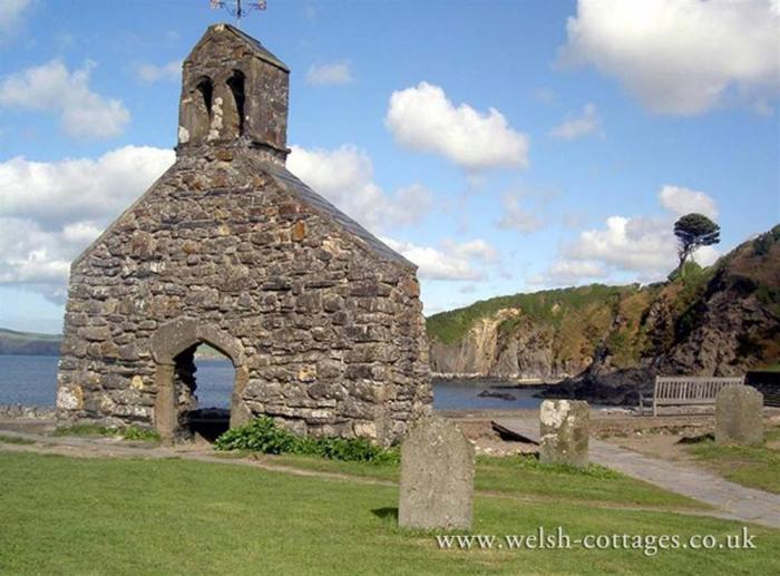 Dinas Island Cottage, Dinas Cross