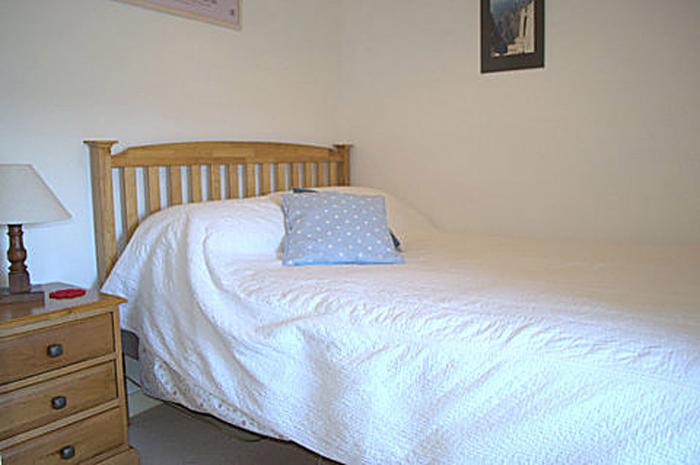 Ty Gwyn, Trefasser near Goodwick, Pembrokeshire. Off-road parking. Dog-friendly. Close to amenities.