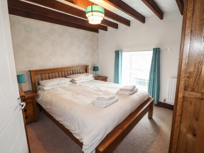 Newton West Farm is near Newgale, in Pembrokeshire. Seven-bedroom home with hot tub. Pet-friendly.