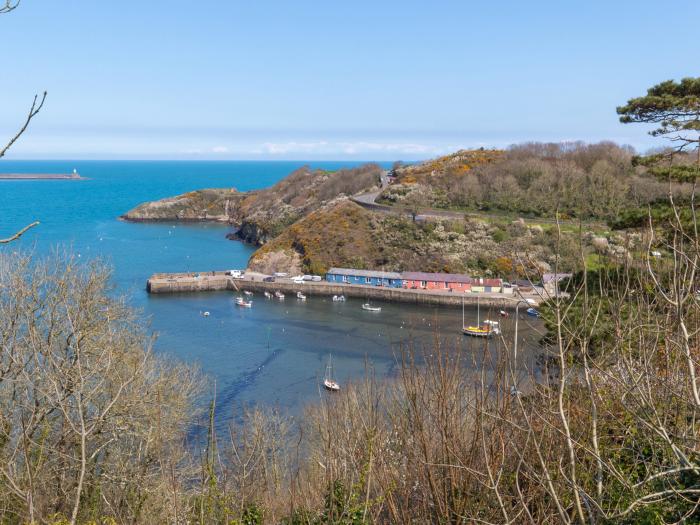 The Rock House, Fishguard, Pembrokeshire. Five-bedroom home near harbour and amenities. Pet-friendly