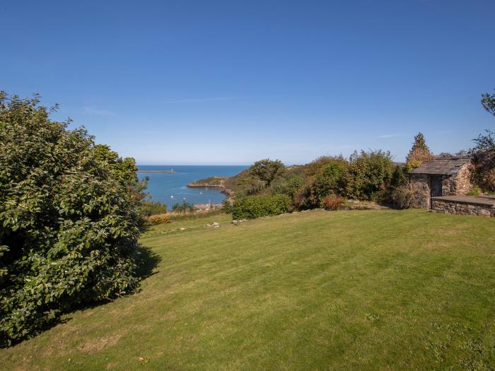 The Rock House, Fishguard, Pembrokeshire. Five-bedroom home near harbour and amenities. Pet-friendly