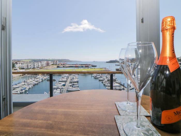 The Penthouse, Phoenix Quay in Plymouth. Fourth-floor apartment, with sea views. Close to amenities.