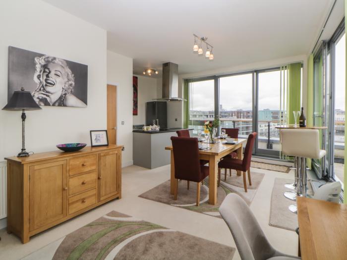 The Penthouse, Phoenix Quay in Plymouth. Fourth-floor apartment, with sea views. Close to amenities.