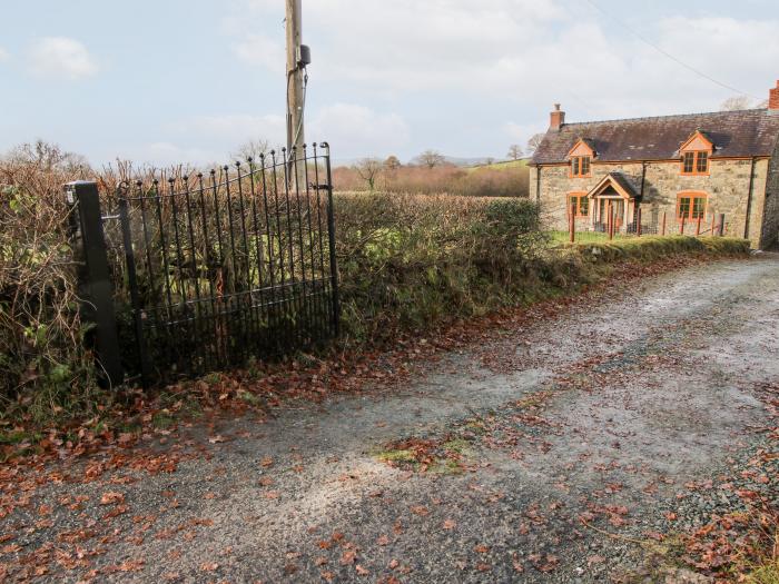 Ty Gwyn, near Llanfair Caereinion, Powys. Detached. Based in a rural location. Pet & child friendly.