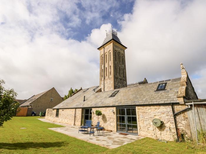 Tower Barn Cottage in Ryde, Isle Of Wight. Close to a shop & pub. Close to a beach. Smart TV. Garden