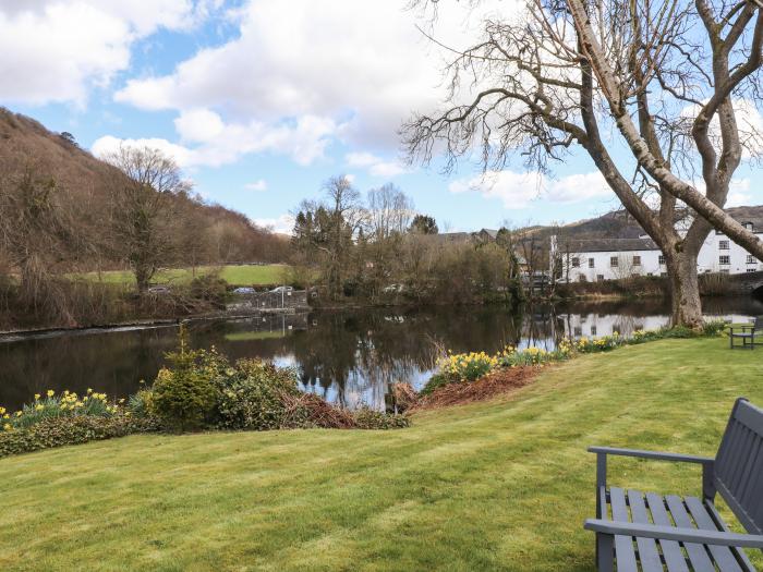 Riverbank Hideaway, Newby Bridge