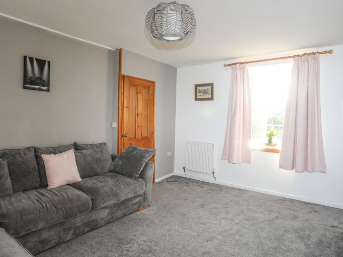 Gwynle near to Criccieth, Gwynedd. 2 bedrooms. Sleeps 2. Smart TV. Electric fire. Allocated parking.