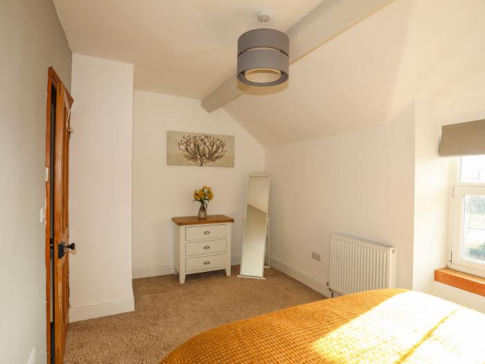 Gwynle near to Criccieth, Gwynedd. 2 bedrooms. Sleeps 2. Smart TV. Electric fire. Allocated parking.