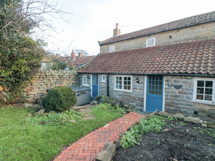 Cottage at 29 High Street, Cloughton near Burniston, North Yorkshire. Hot tub. Woodburning stove. TV