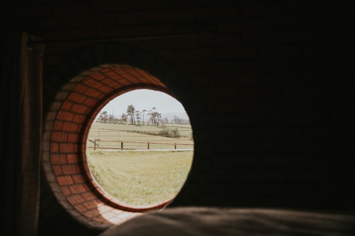 Otters View, Rhayader, Powys. Hot tub. Smart TV. Ground-floor living. Countryside views. 3 bedrooms.