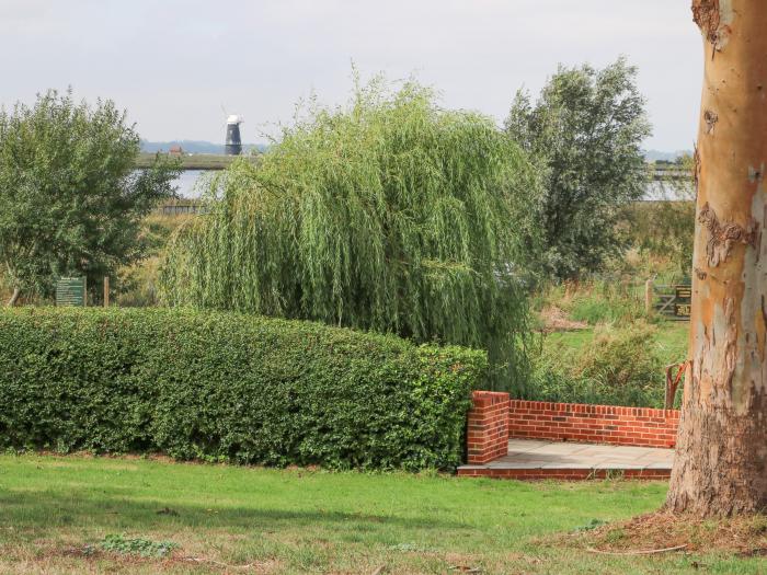 Waveney View Cottage, Burgh Castle