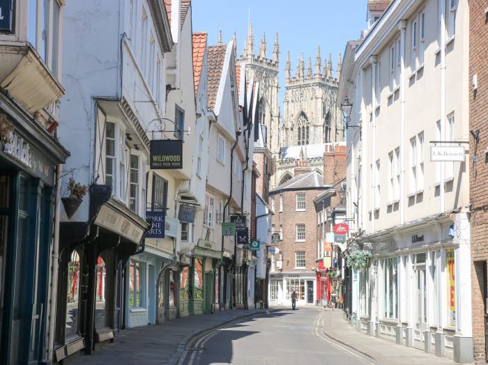 202 Salisbury Terrace in York, Yorkshire. Historic city location. Woodburning stove. Enclosed garden