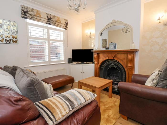 202 Salisbury Terrace in York, Yorkshire. Historic city location. Woodburning stove. Enclosed garden