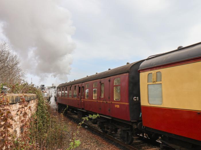 The Railway Retreat, in Whitby, North York Moors, near National Park, private parking, pet-friendly.