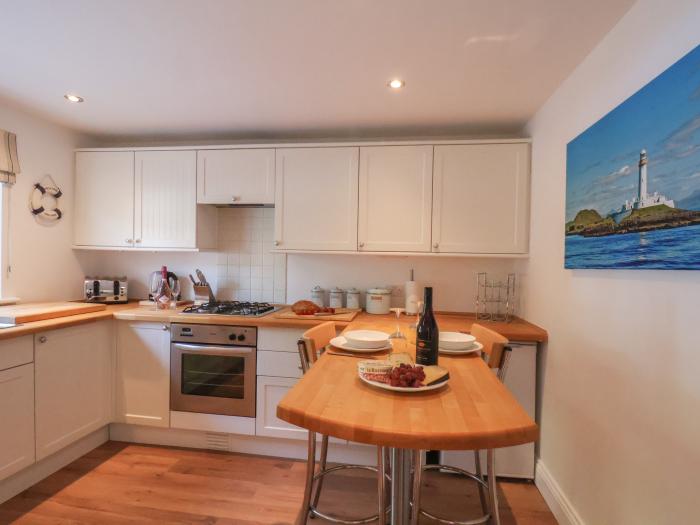 The Railway Retreat, in Whitby, North York Moors, near National Park, private parking, pet-friendly.