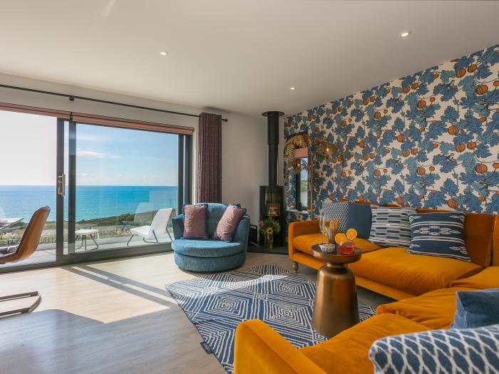 Sea Sands in Praa Sands, Cornwall. Three-bedroom contemporary beach home. Sea views. Near amenities.