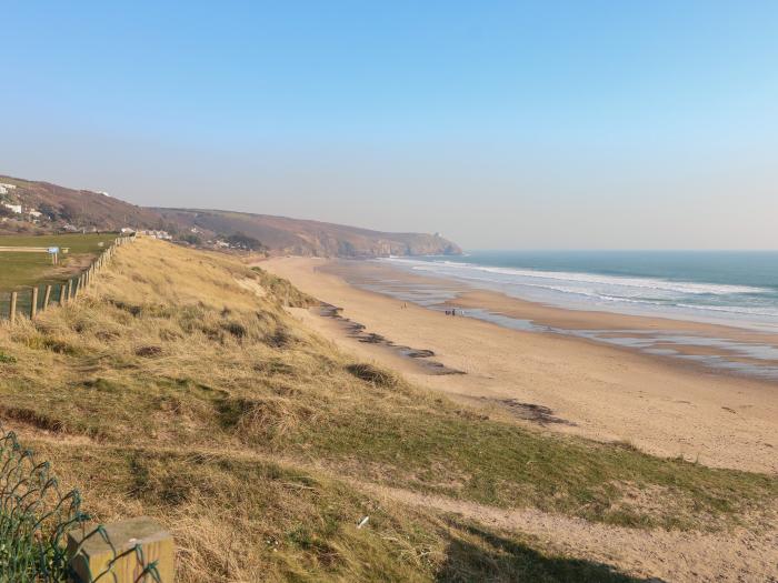 Sea Sands in Praa Sands, Cornwall. Three-bedroom contemporary beach home. Sea views. Near amenities.