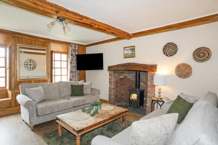 Plas Coch, St Asaph, Denbighshire, North Wales, woodburning stove, original beams, en-suite bedrooms