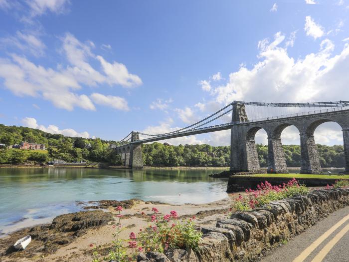 Moranedd, Menai Bridge